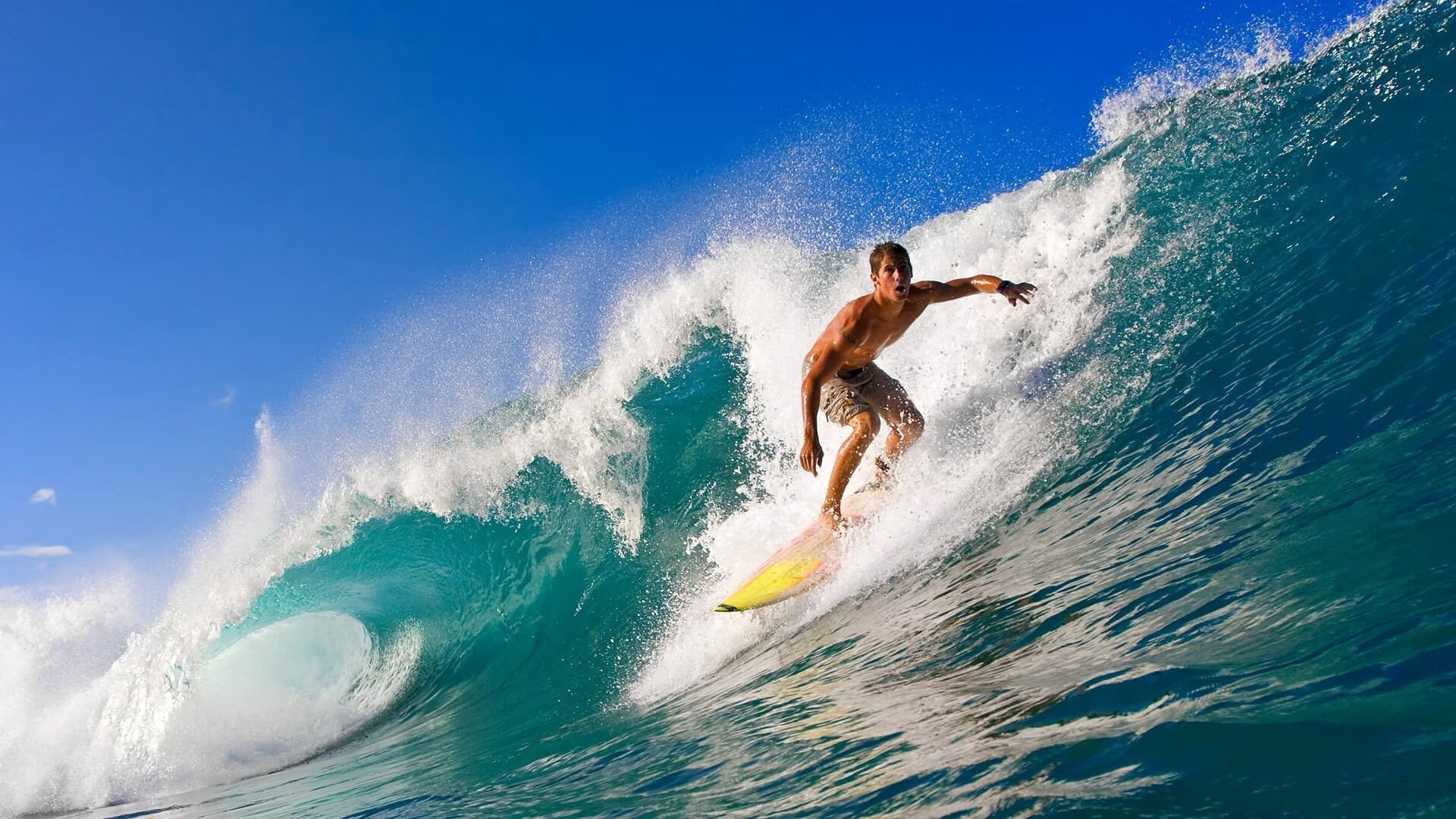 开云在线直播-_勇士用三分攻击波撕裂对方防线_，勇士三分50中20射穿魔术